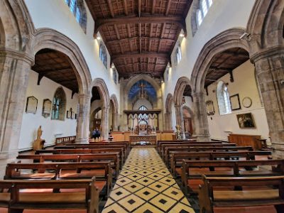 Cadeirlan Deiniol Sant ym Mangor | Saint Deiniol's Cathedral in Bangor